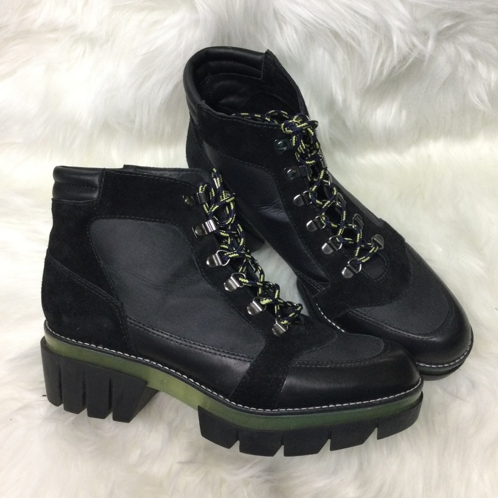 NWOB Bernardo Summit style Leather & Suede Black Lace-up Hiker Boots